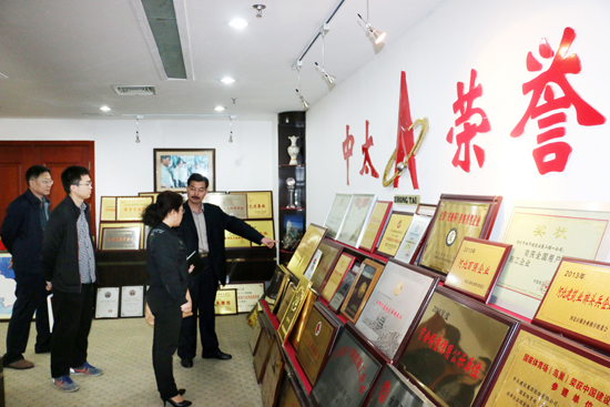 �ȷ�������ί������λ�������˽M�����F��˾�z�鿼��������λ��������